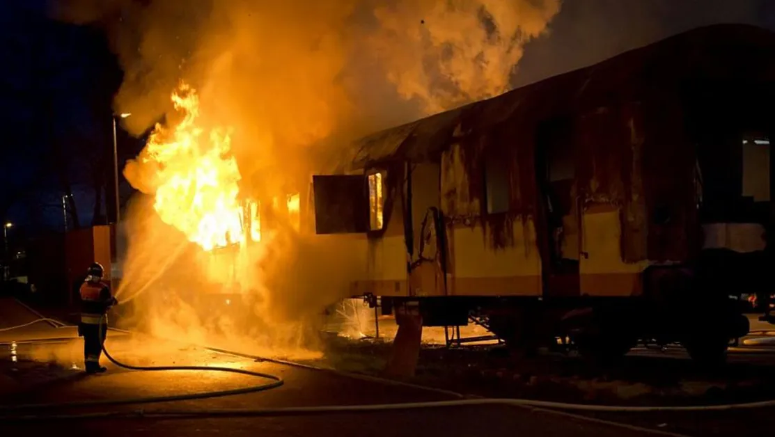 Запали се локомотив на гара Разпределителна в Перник