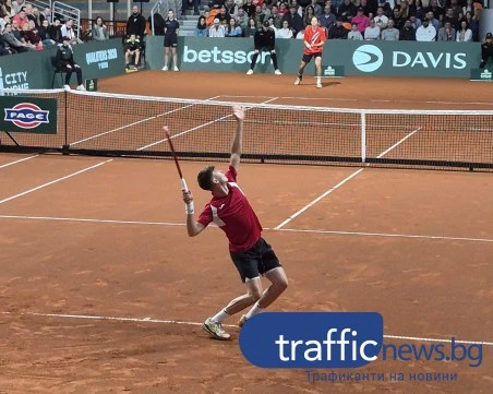 Пловдивчанинът Илиян Радулов взе сет, но не успя да пребори мощния белгиец Блокс за Купа Дейвис в Пловдив