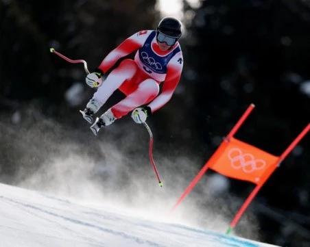 Швейцарец спечели спускането в първото голямо състезание на Зимната Олимпиада