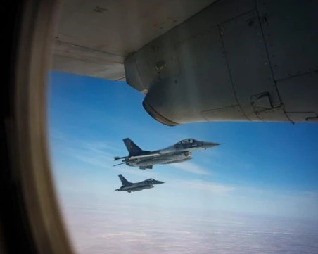 Затвориха летища в Полша заради „непланирана военна дейност