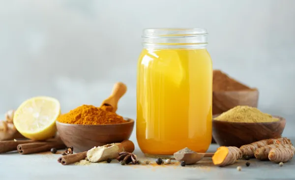 Какво се случва, когато добавиш куркума и джинджифил към сутрешната вода с лимон
