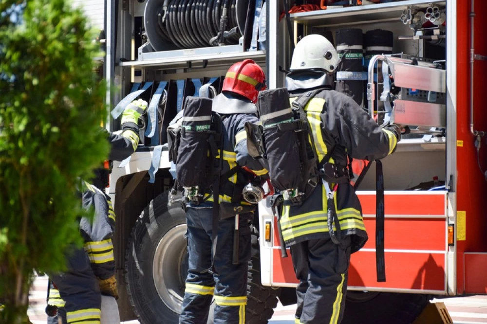 Голям пожар избухна край паметника на русофилите в Русе, има пострадал