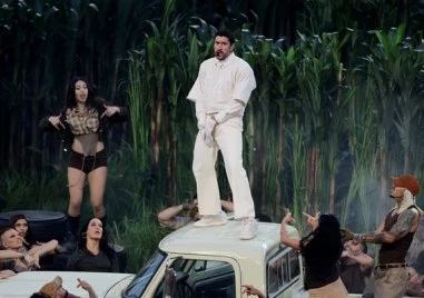 Бед Бъни се превърна в абсолютната звезда на шоуто по