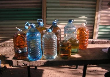 Откриха над 2 тона нелегален алкохол във Варна