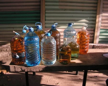 Откриха над 2 тона нелегален алкохол във Варна