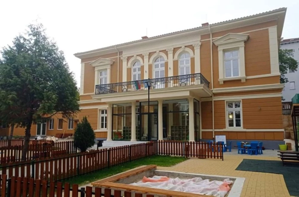 Деца от цялата страна показват своите мечти в изложба в Пловдив