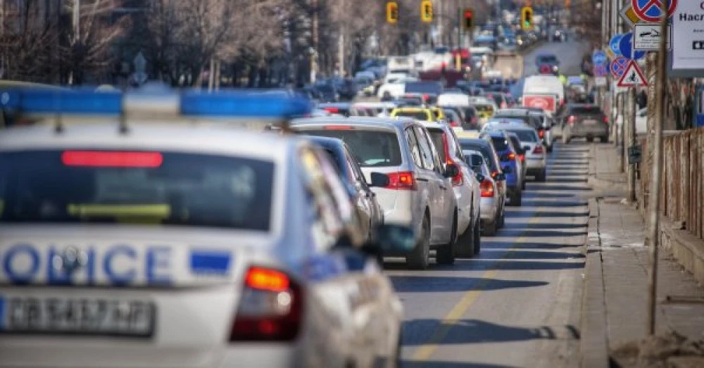 Пешеходец е загинал, след като е бил блъснат от камион при