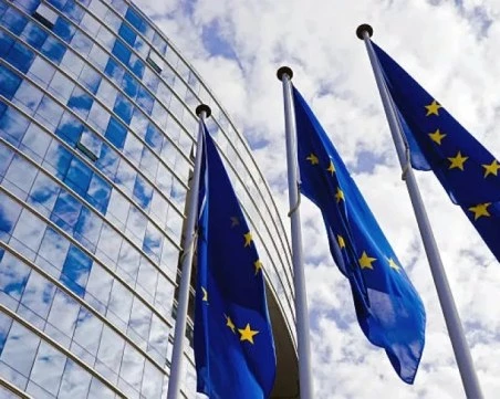 Politico: ЕС обсъжда безпрецедентен план за ускорено присъединяване на Украйна през 2027 г.