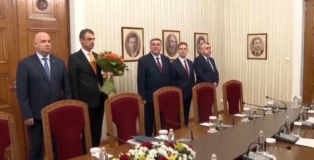 АПС при президента: Андрей Гюров отговаря на очакванията за служебен премиер