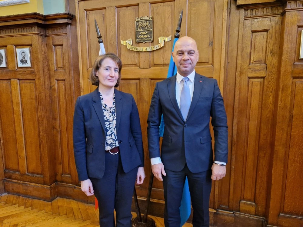 Кметът Костадин Димитров се срещна с новия посланик на Франция у нас Н. Пр. Мари Дюмулен