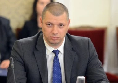 Антон Славчев подава оставка като зам председател на Комисията за