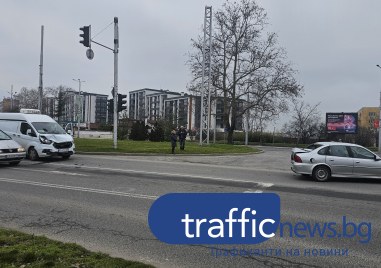 Бус се вряза в автомобил на Цариградско шосе в Пловдив, щетите са сериозни