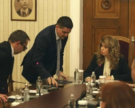 Радостин Василев: Не е морално Йотова да подготвя почвата за партията на Радев