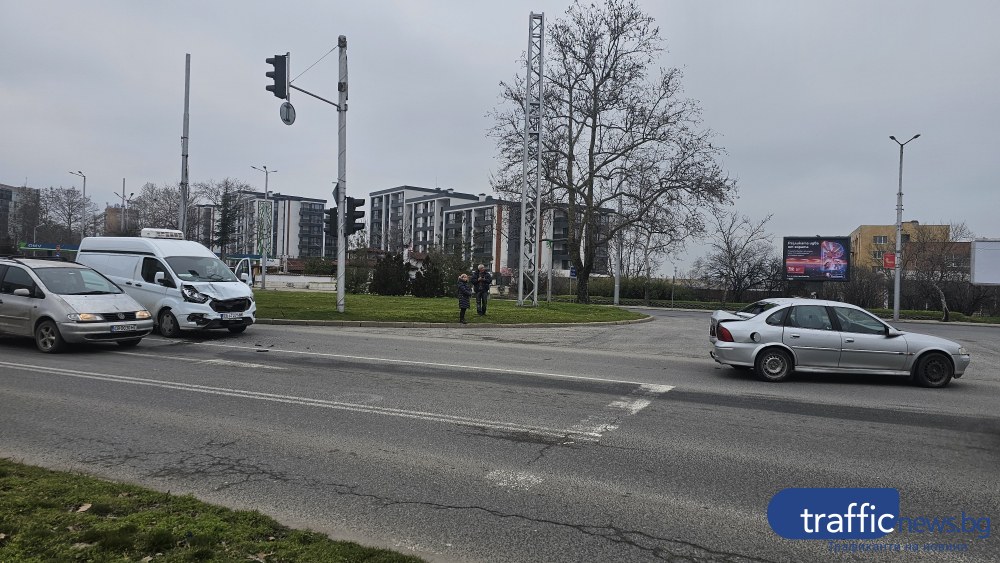 Микробус се вряза в автомобил на Цариградско шосе в Пловдив, щетите са сериозни