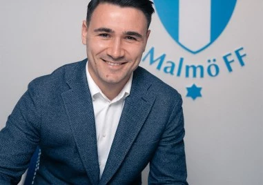 Бившият футболист на Ботев Пловдив Янис Карабельов официално бе продаден