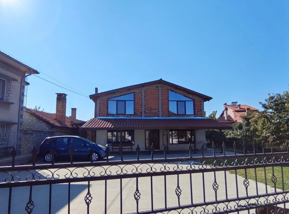 Частен съдебен изпълнител обяви нова публична продан на къща с