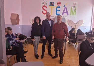 Кметът на Район „Източен откри STEM кабинети в две училища
