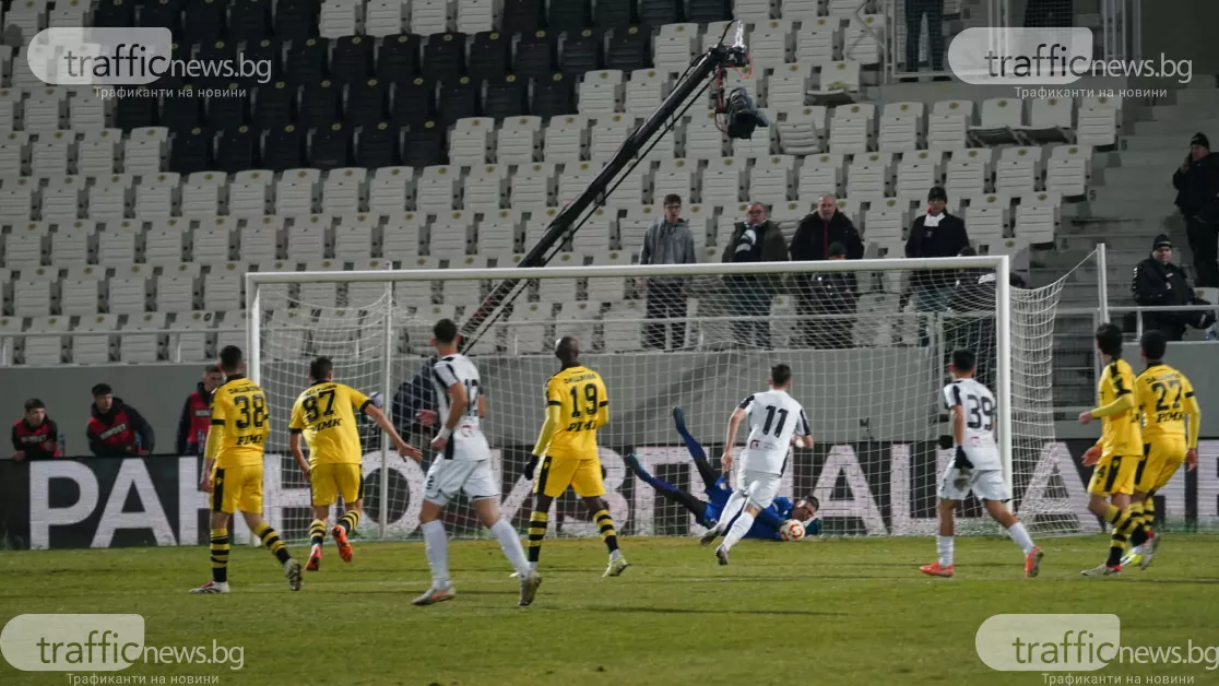 Локомотив Пловдив ще е домакин днес на Черно море в