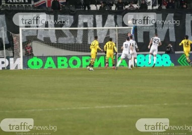 Замеряха Наумов с дамски превръзки на дербито