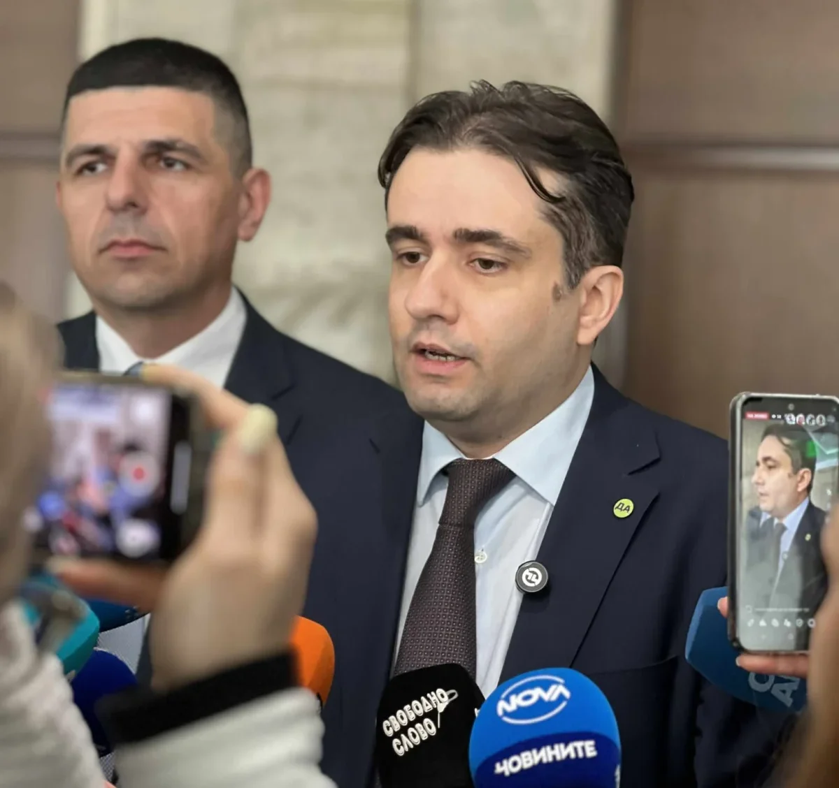 Заради „Петрохан: ПП-ДБ искат оставката на шефа на ДАНС Деньо Денев