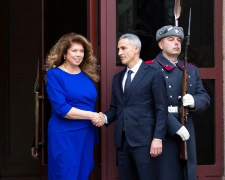 Илияна Йотова връчва днес мандат за съставяне на служебно правителство на Андрей Гюров