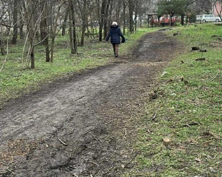 Нова пешеходна алея ще пресича Лаута, но паркът е покъртително състояние