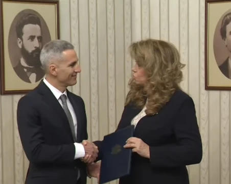 Президентът възложи на Андрей Гюров да състави правителство: Очакваме от вас да защитите всеки наш глас