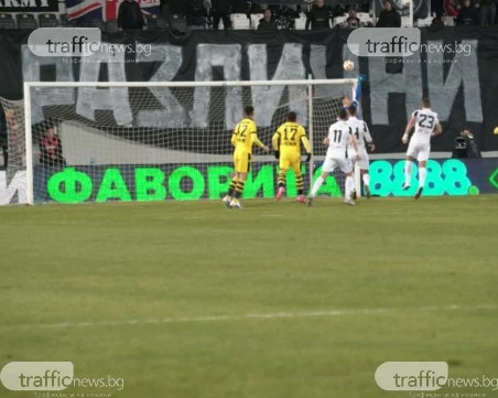 Замеряха Наумов с дамски превръзки на дербито