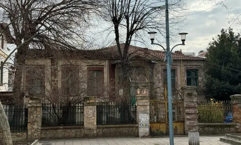 Започна обследването на красивата къща на ул. 