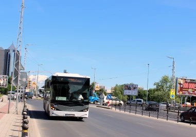 Община Пловдив пуска повече автобуси по градските линии които пътуват