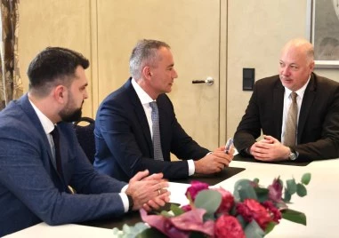 Министър председателят  Росен Желязков и министърът на външните работи Георг