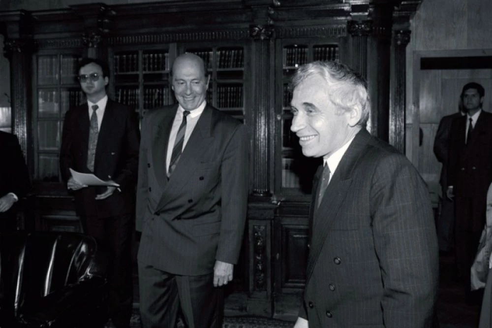 На този ден: Жельо Желев подписва договора за присъединяване на България към програмата „Партньорство за мир