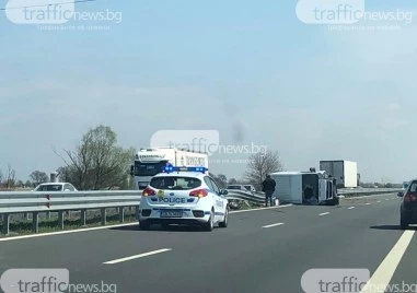 Тир и две коли се удариха на АМ Тракия, четирима са пострадали