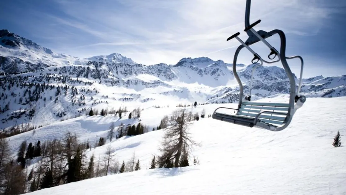 Тежък инцидент с шейна в Австрия отне живота на 13-годишно момиче