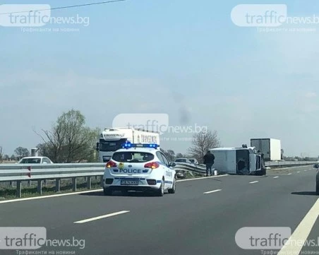 Тир и две коли се удариха на АМ 