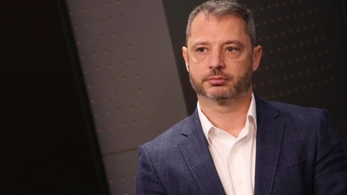 Делян Добрев опроверга слуховете, че напуска ГЕРБ