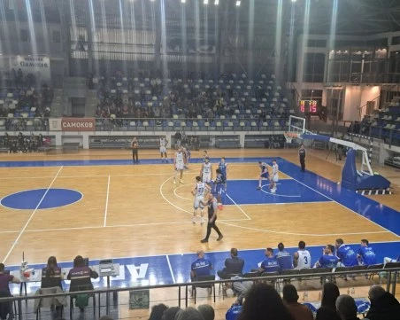 Академик загуби при гостуването си на шампиона