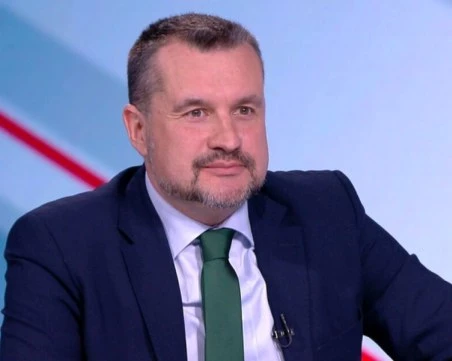 Калоян Методиев призова президентът Йотова да свика КСНС заради случая 
