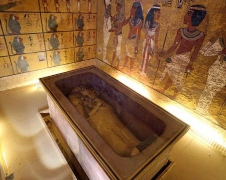 На този ден: Хауърд Картър отваря погребалната камера на фараона Тутанкамон