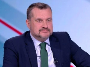 Калоян Методиев призова президентът Йотова да свика КСНС заради случая 