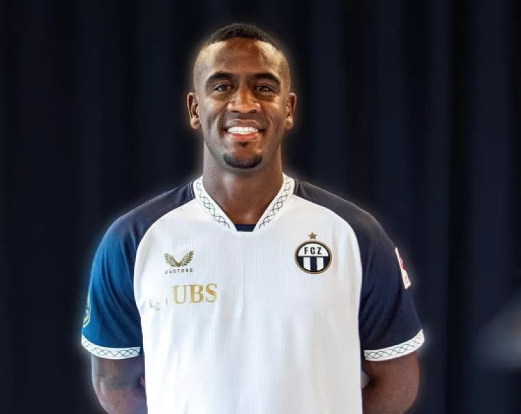 Бившият играч на Локомотив Хорхе Сегура се появи изненадващо на