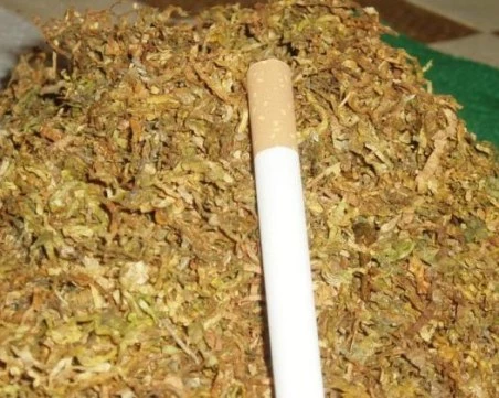 Иззеха хиляди безакцизни цигари и килограми тютюн от етническите махали