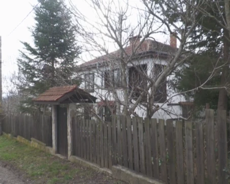 МВР с мащабна акция в село Българи, претърсват дома на Ивайло Калушев