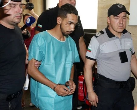 Обвиниха в умишлено престъпление Виктор, който се вряза със 163 км/ч в автобус в София