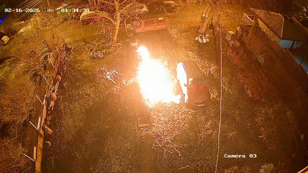 Маскирани мъже са подпалили колата на кмета на Бистрица ВИДЕО