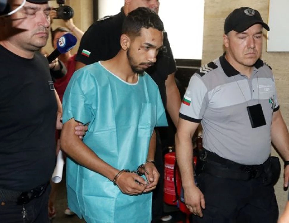 Обвиниха в умишлено престъпление Виктор, който се вряза със 163 км/ч в автобус в София