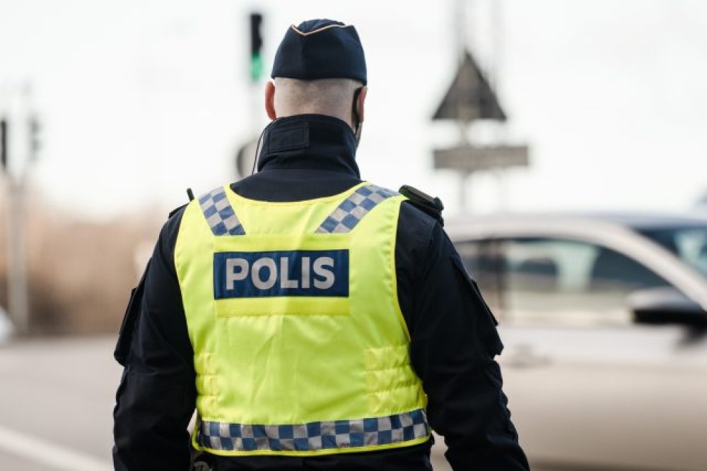 Швед е обвинен, че е принудил съпругата си да прави секс за пари с над 120 мъже