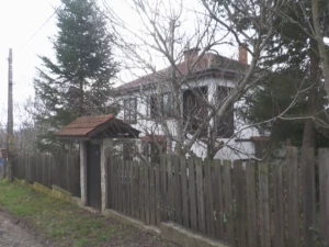 МВР с мащабна акция в село Българи, претърсват дома на Ивайло Калушев