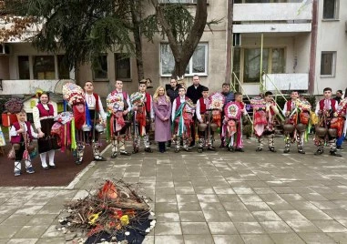 ДГ „Кремена отбеляза Старчовден с кукерски ритуали и много емоции