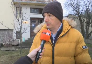 Палежът е в две части При колата и на входната